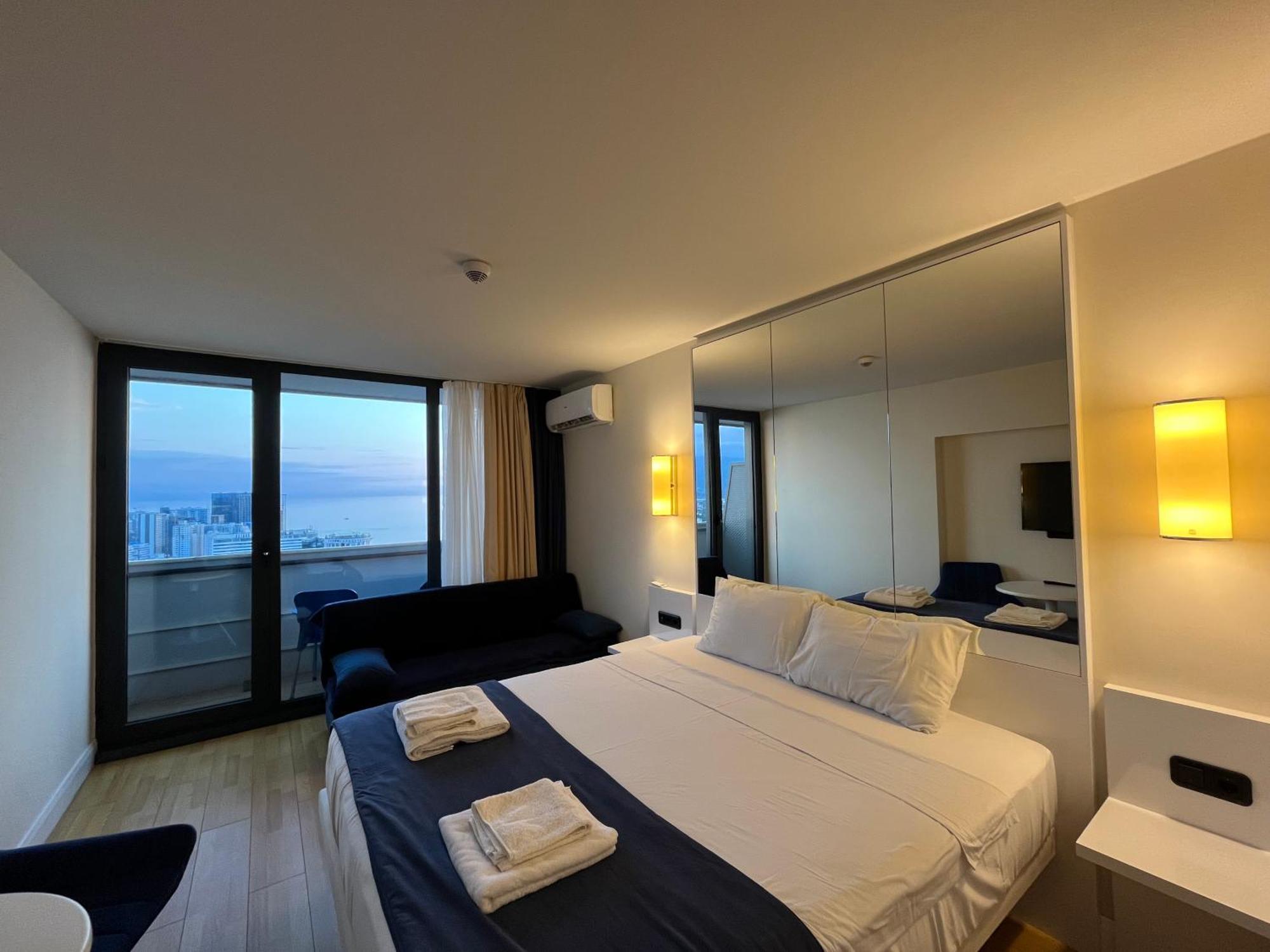 Orbi City Sun Tower 43 Floor Batumi Esterno foto