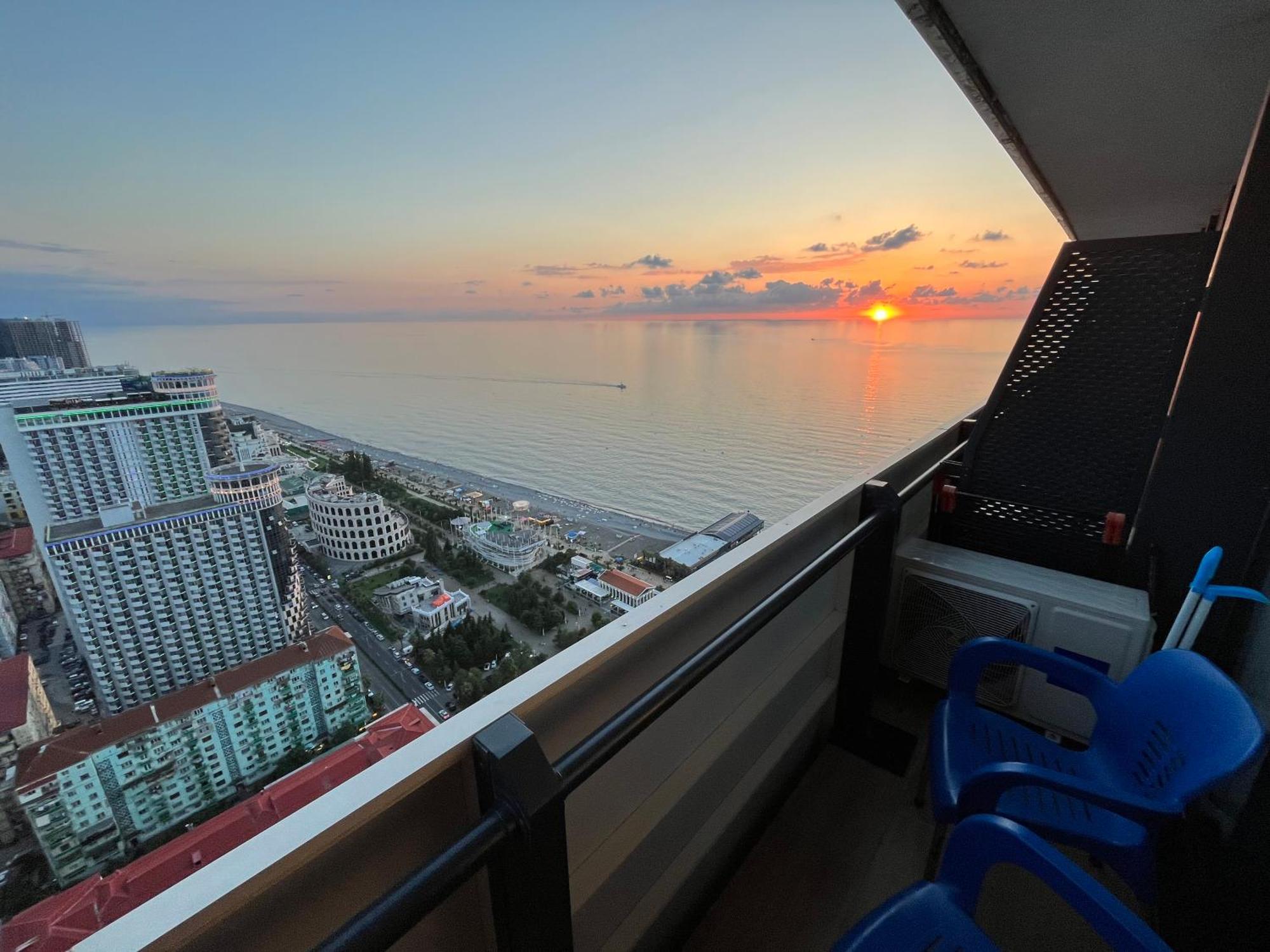 Orbi City Sun Tower 43 Floor Batumi Esterno foto