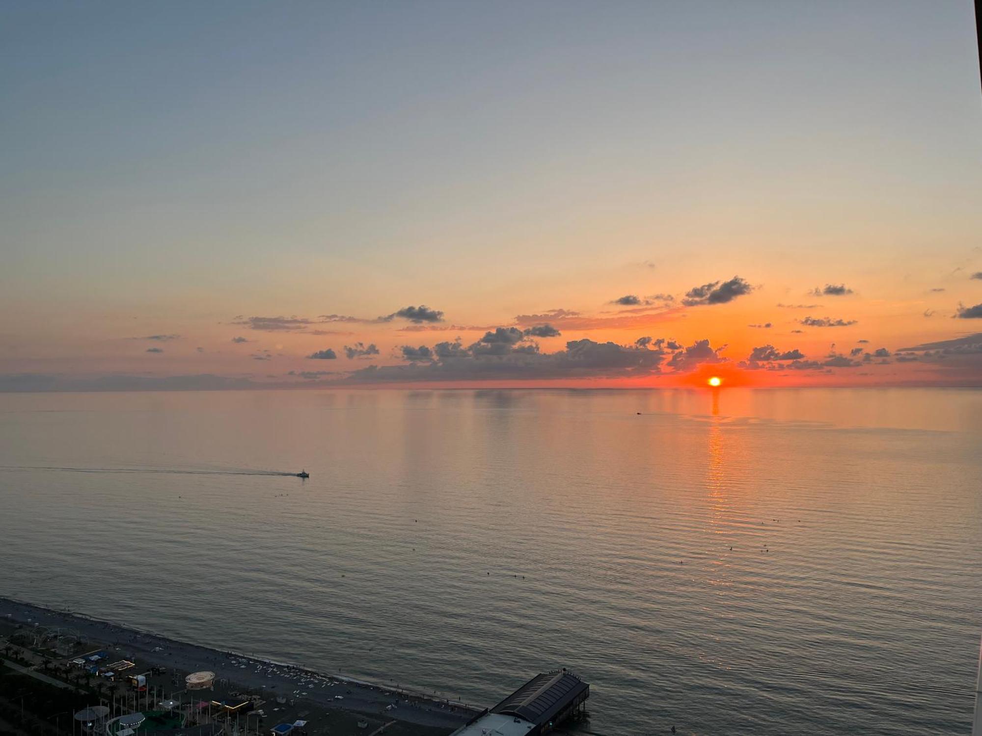 Orbi City Sun Tower 43 Floor Batumi Esterno foto