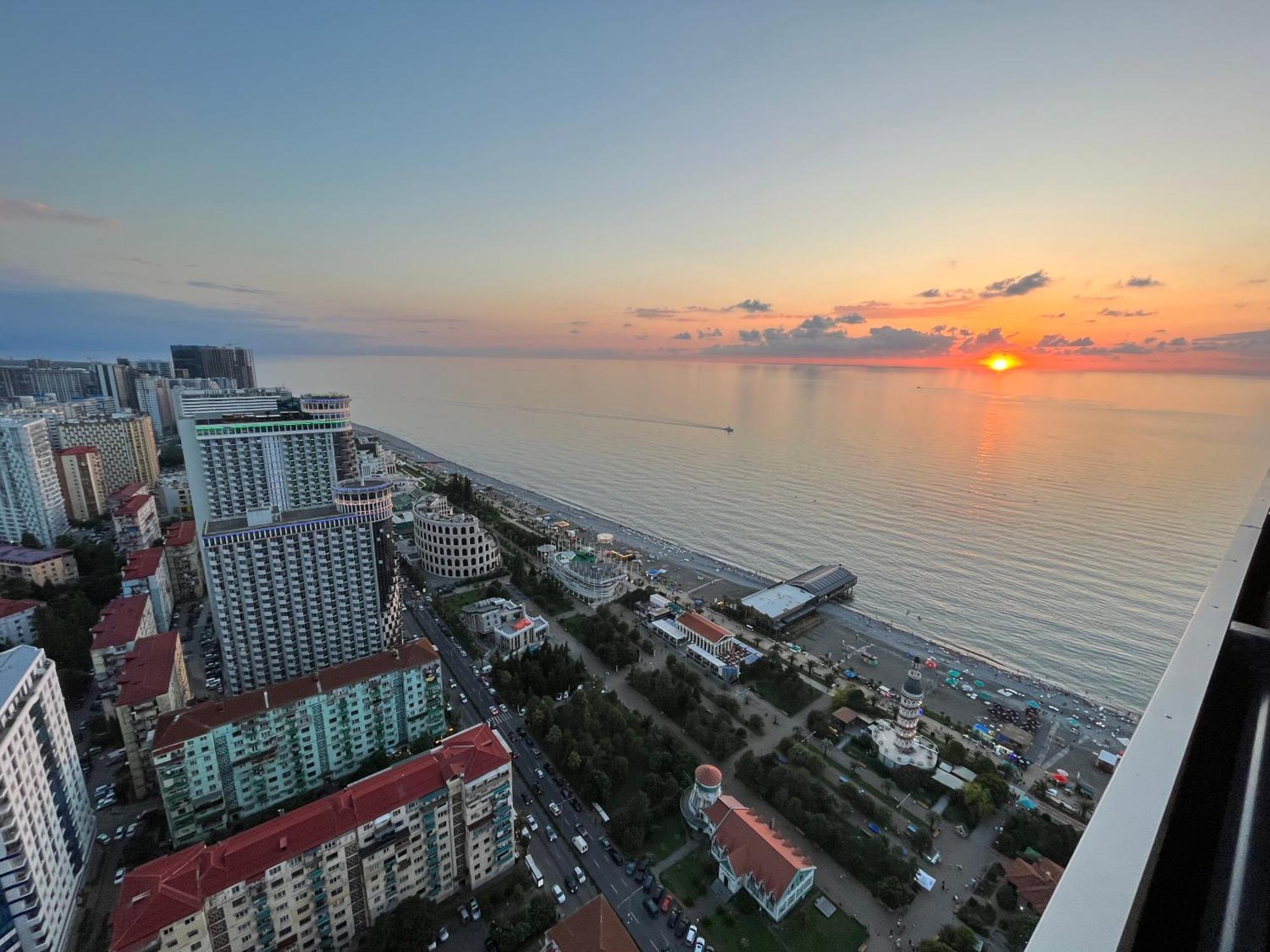 Orbi City Sun Tower 43 Floor Batumi Esterno foto